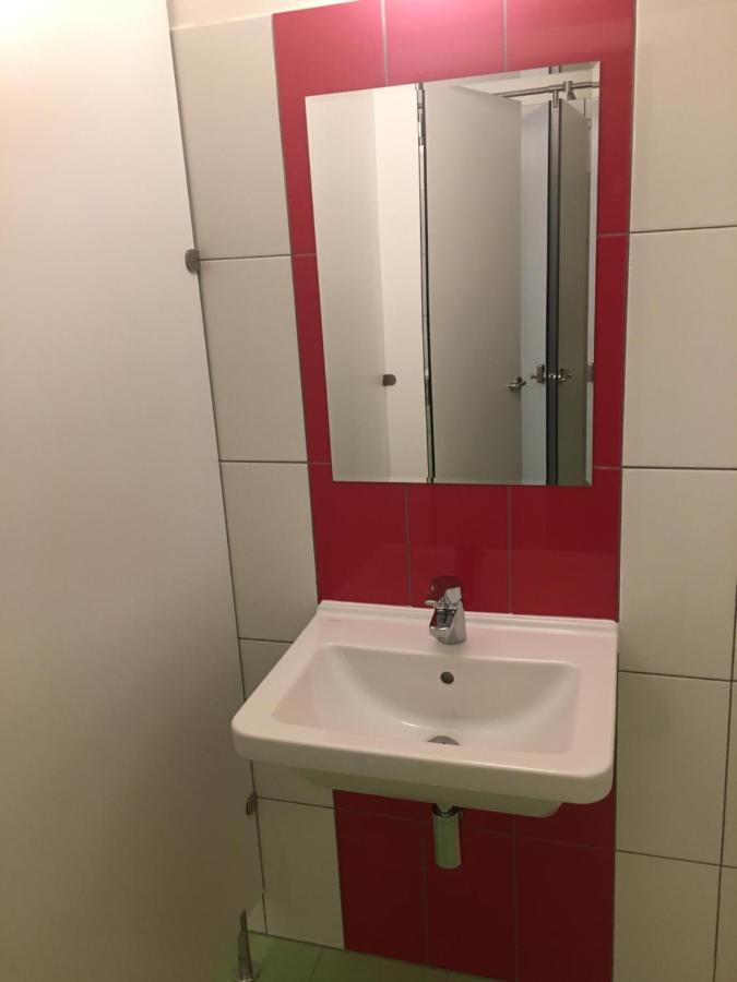 Expo Capsule Hostel Прага Екстериор снимка