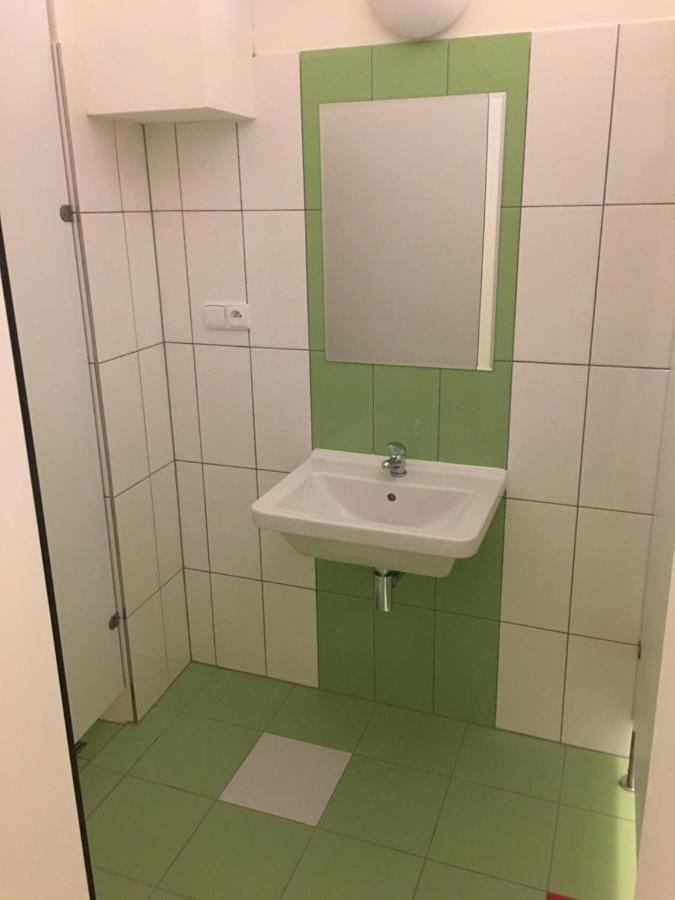 Expo Capsule Hostel Прага Екстериор снимка