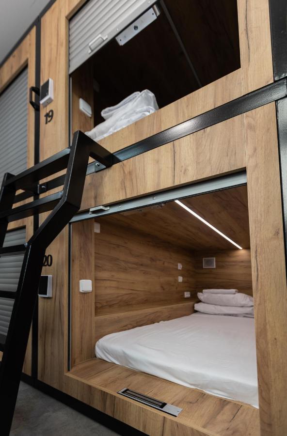 Expo Capsule Hostel Прага Екстериор снимка