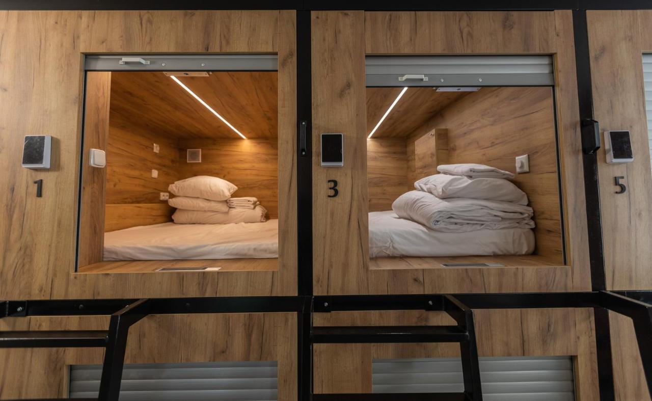 Expo Capsule Hostel Прага Екстериор снимка
