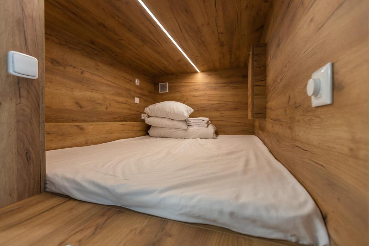 Expo Capsule Hostel Прага Екстериор снимка